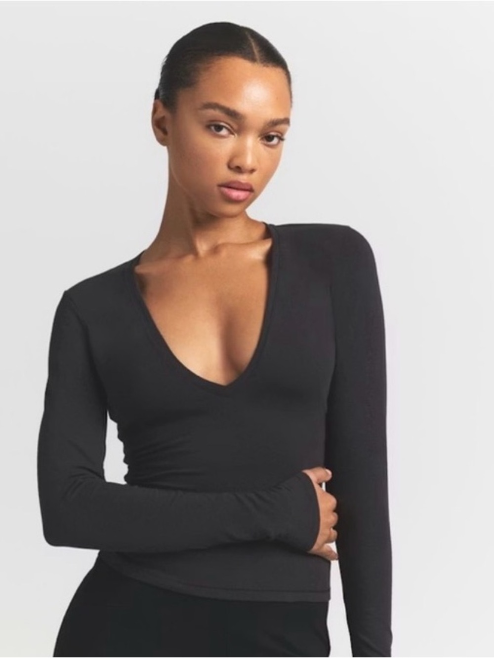 Skims ESSENTIAL KNIT
Long Sleeve V Neck